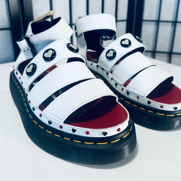DR MARTENS CLARISSA II BETTY BOOP VEGAN PLATFORM SANDALS - Picture 3 of 9